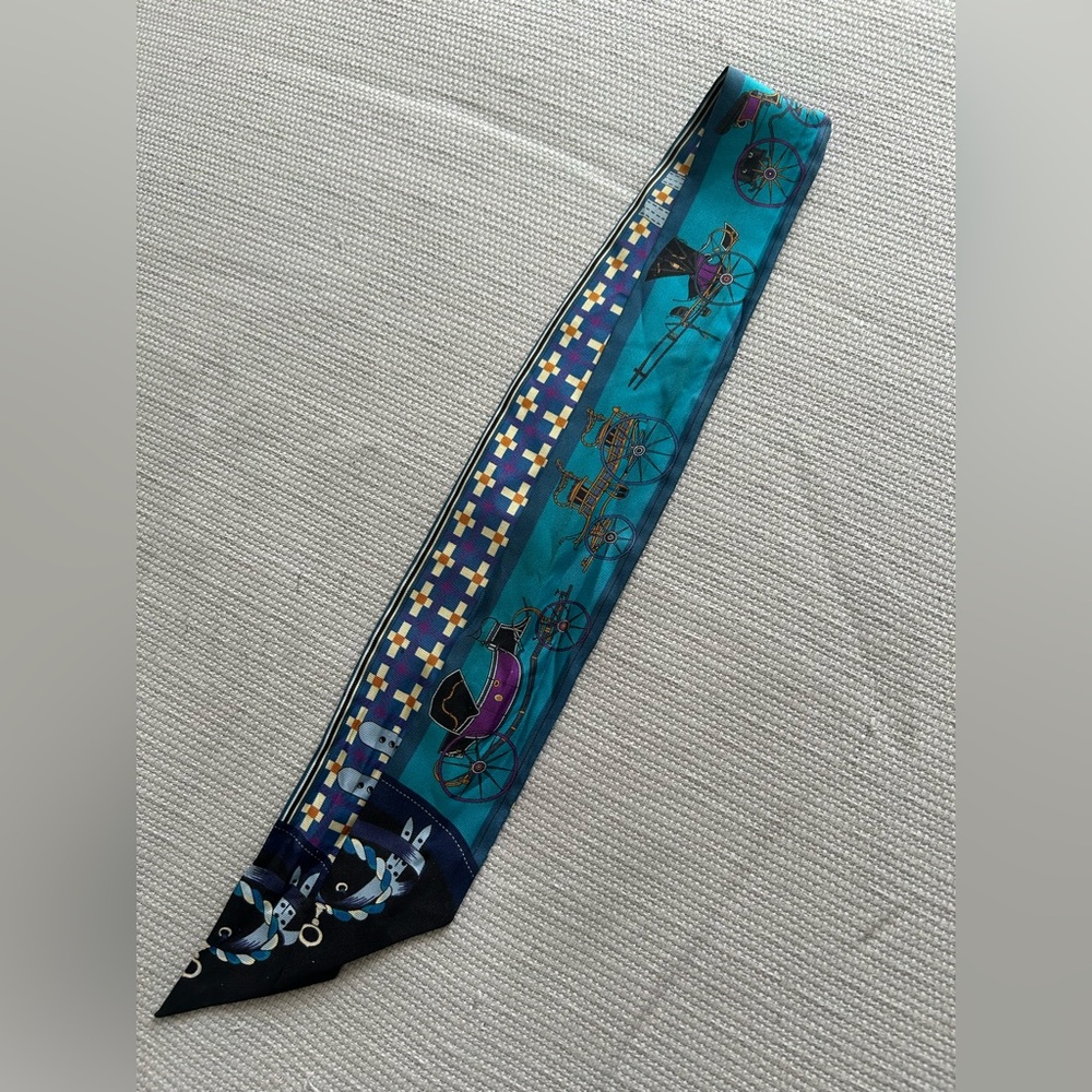 100% Authentic Vintage Hermes Silk Twilly EUC - Picture 9 of 9
